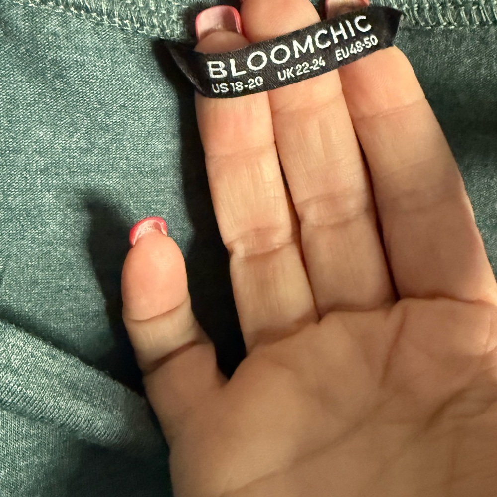 BloomChic Pumpkin Graphic Tee - Picture 2 of 8
